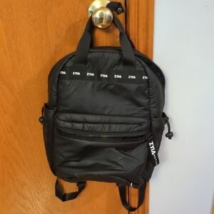 ZYIA Men's Black Compact Backpack